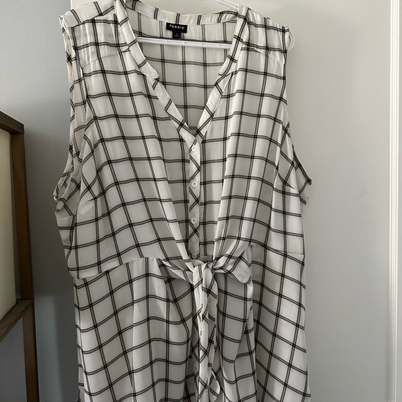 torrid Tops - Torrid Black and White Sleeveless Tie Front Blouse